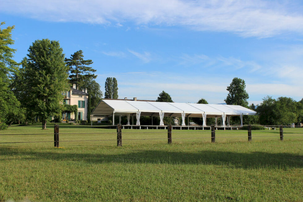 location structure ou chapiteau de 15x35m avec haut-vent et terrasse, plancher auto-porté de 700m²