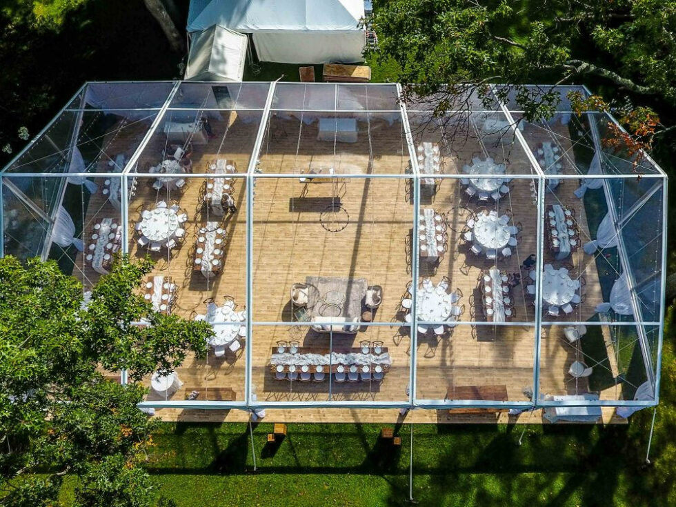 Vue de dessus structure cristal avec mobilier et décoration