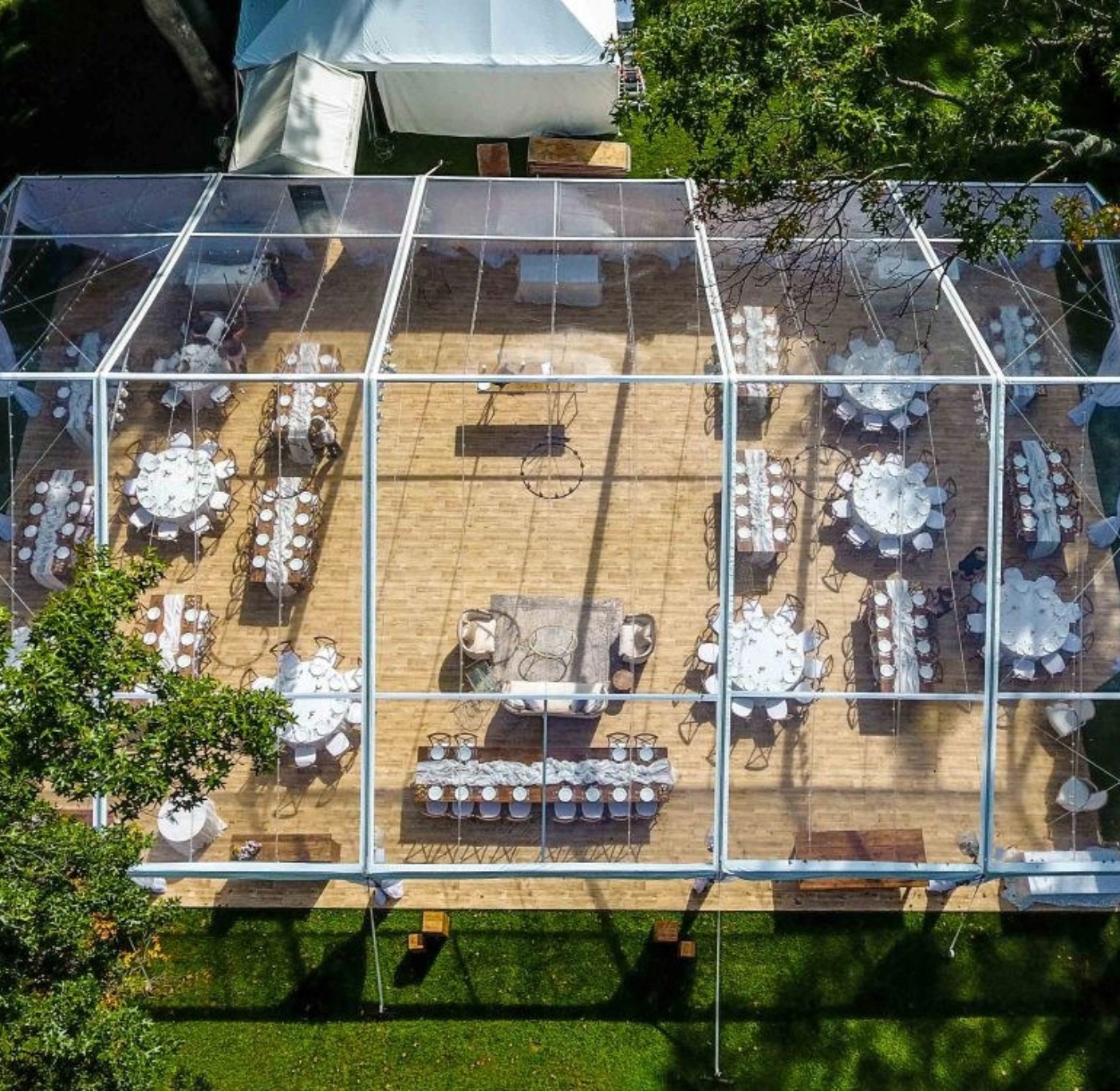 Beaujolais Réception, structure cristal avec mobilier et décoration Beaujolais Réception, structure cristal avec mobilier et décoration
