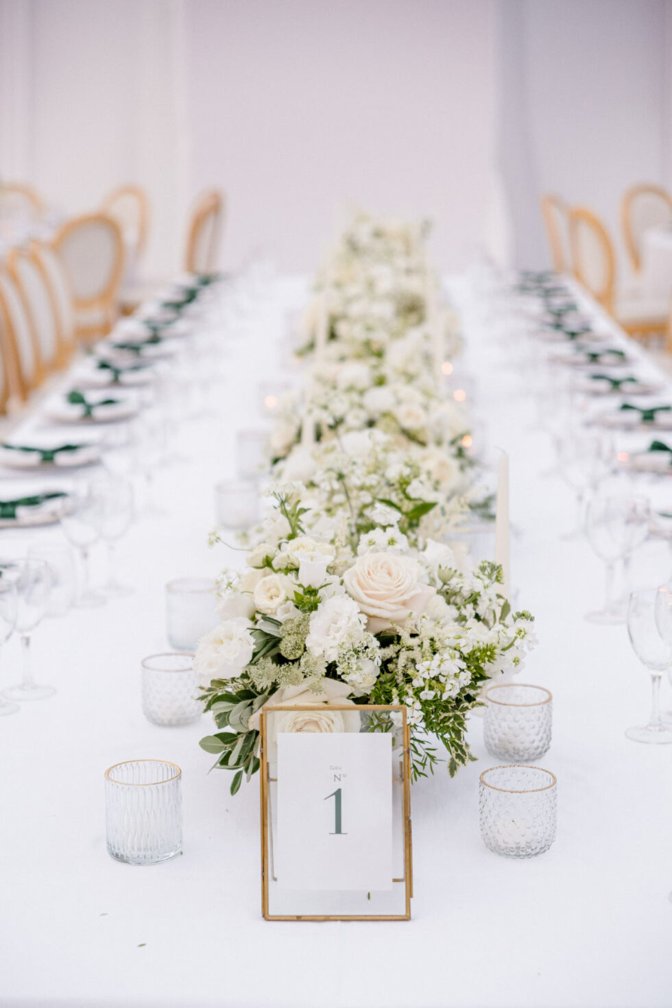 Table dans chapiteau