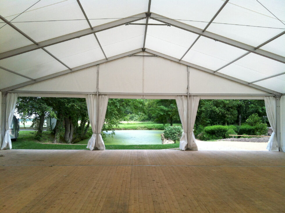 structure événementielle avec plancher