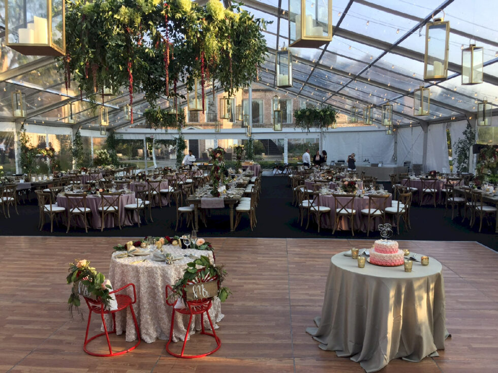 Structure cristal avec mobilier et décoration